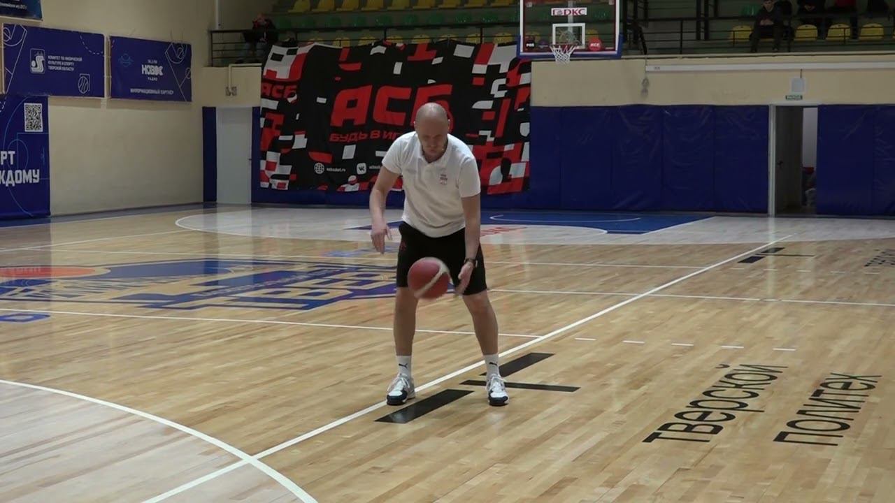 Ведение. Ведение мяч на месте смотреть онлайн