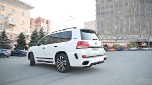 Двухсотый крузак в тюнинге. На улице путают с Toyota Land Cruiser 300 #LC200 #LC300 #Toyota