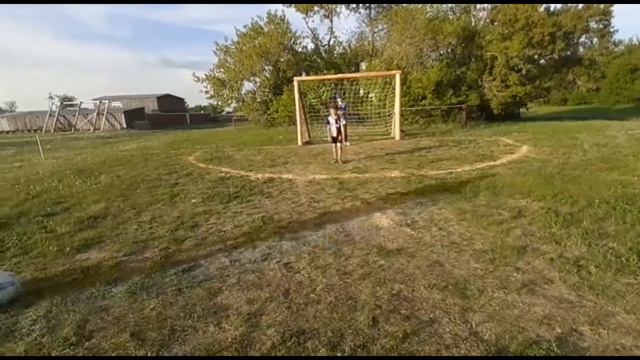 Запрещённый УДАР В ФУТБОЛЕ. Почему так нельзя бить? смотреть онлайн