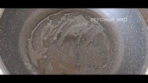 Творожно сырная лепёшка на сковороде. Быстрый завтрак.