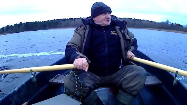 Вот такая зимняя рыбалка.Совмещение лета и зимы. Рыбалка с физруком