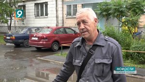 «Выплывая из подъезда»: жители домов № 3 и 4 микрорайона Юность десятки лет воюют с лужей