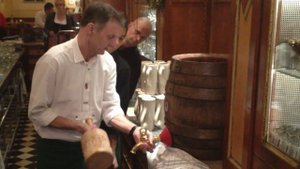 стажер и бочка пива в Мюнхене