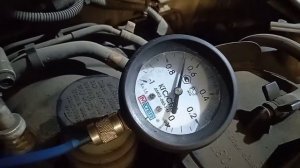 Исузу Труппер стреляет при резком нажатии на педаль газа. Двигатель  прогрет.