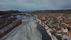 Кемеровская область, город Междуреченск, посёлок Усинский. Река Уса перед ледоходом