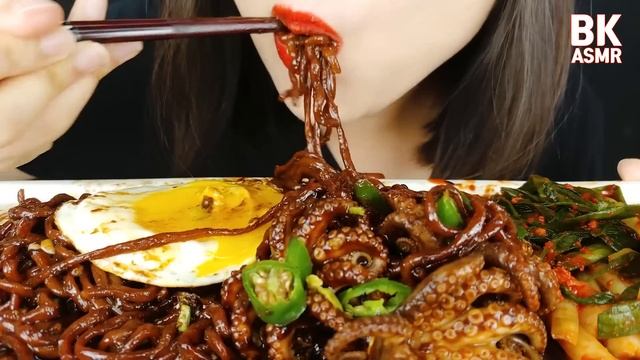 ASMR SPICY RED PEPPER BLACK BEAN FIRE NOODLES AND OCTOPUS,  KIMCHI (EATING SOUNDS) MUKBANG