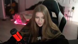 СЛИВ ГАЕЧКИ В КУПАЛЬНИКЕ БЕЗ ТРУСОВ