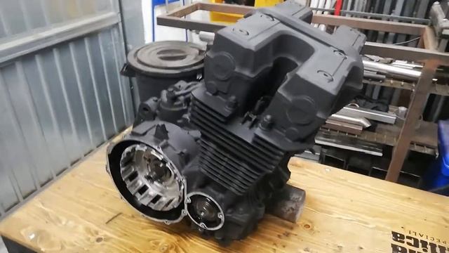 Cafe racer build - Engine painting and clutch replacement CBX 750 - Montaggio frizione смотреть онлайн