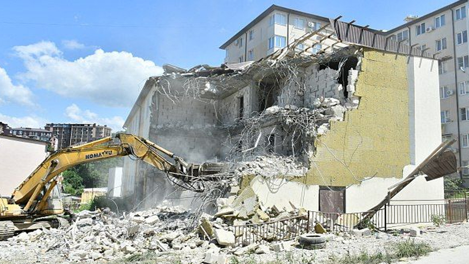 Дома под снос сочи. Незаконные постройки в сочи. Самовольная постройка. Сочинский самострой. Самострой канал.