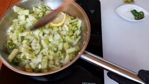А вы уже приготовили варенье из зеленых помидор! Оно просто невероятное! Яркое, острое, сладкое