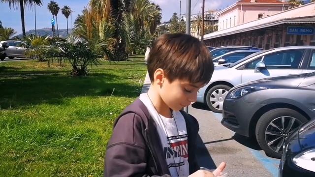 Пироженки из венских вафель со сливками.Покупка вкусняшек. смотреть онлайн