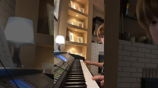 С праздником! (Колокала на пианино) смотреть онлайн