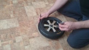 Как заменить покрышку на колесе