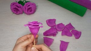 ?Цветы из гофрированной бумаги. Своими руками.? Розы из гофрированной бумаги! Самый простой способ.