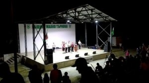 Ясен месец веч изгрява