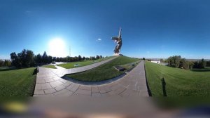 Скульптура «Родина-мать зовёт!» на Мамаевом кургане в Волгограде. Панорамное видео в 360 градусов.