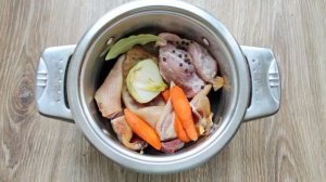 Рулет из свиных ушей