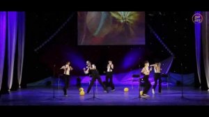 Танец с мячами