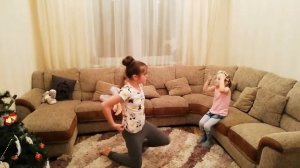 Детский Манекен Челлендж Замри - видеоролик для малышей и родителей дома. Попробуй.