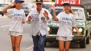 Фермер Клифф Янг победил в 5-дневном марафоне в галошах, потому что не знал, что можно было спать