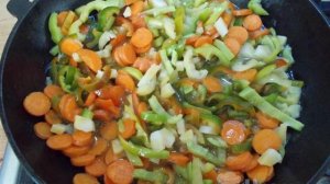 Утиные желудки тушеные с овощами