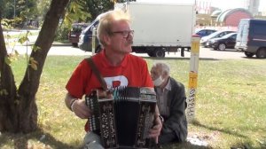 Кузьминки гармонный рынок.Саратовские переборы.Играет известный  гармонист Курдюмов А.