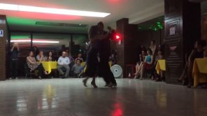 Abdel Cuauhtli y Melisa Parra bailan “La milonga del Cachivache”