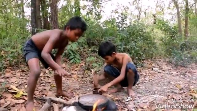 Еда по африканский мальчики готовят в лесу смотреть онлайн