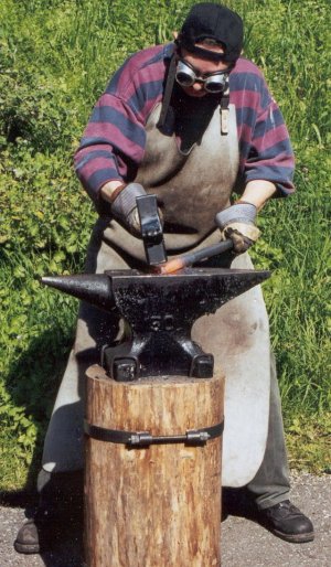 93. ИСТОРИЯ О КУЗНЕЦЕ И МИКРОСКОПЕ. Леонид Тугутов (Лакшми Нараяна Дас). Ведические истории.