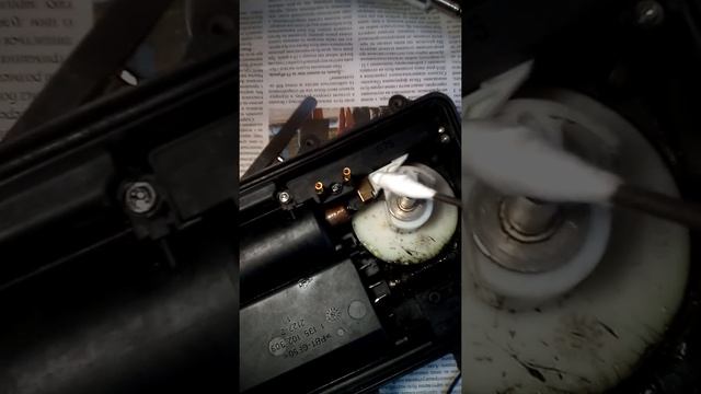 Замена щеток и подшипников блока изитроника на Опель астра h2006 года двигатель 1.6 смотреть онлайн