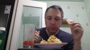 ASMR ИТИНГ. КУШАЮ ЖАРЕНУЮ КАРТОШЕЧКУ И ПЬЮ ТОМАТНЫЙ СОК