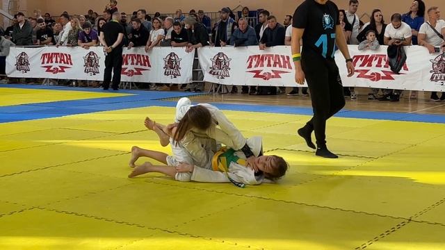 Арина Крутикова (К) vs Маргарита Фомичева/Бой в Gi/2013-2012/желтые/до 30 кг/"Король партера 17".