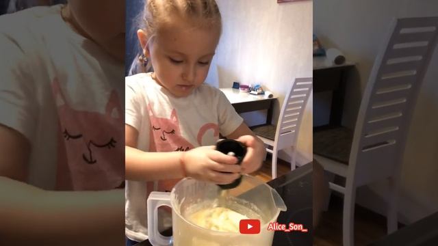 Ореховый кекс! Готовит Алиса.