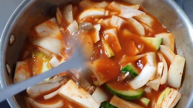 스피드가 생명! 워킹맘의 15분컷 중학생 학원픽업 도시락 메뉴 |  치즈불닭덮밥(feat.불닭소스), 김치가츠동, 참치고추장찌개, 참나물무침, 무생채, 돼지불백(간장돼지불고기)