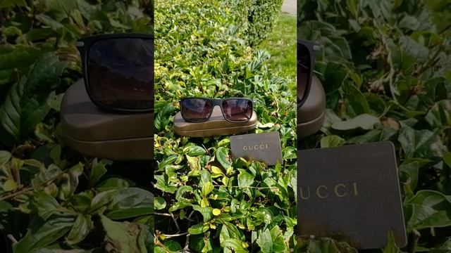 Мужские очки GUCCI из черного матового пластика.