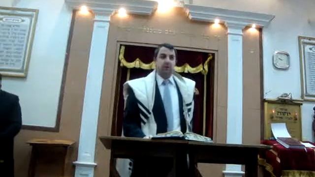 В какой руке надо держать еду при благословение? смотреть онлайн