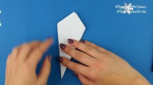 Как вырезать снежинку из бумаги на Новый год [Поделки из бумаги]