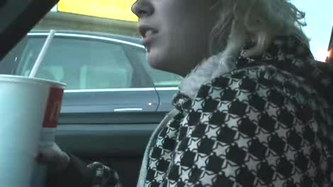 ЧЕМ ПЛАТЯТ АВТОСТОПЩИЦЫ? смотреть онлайн