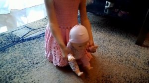 Распаковываем куклу Бэби Аннабель учимся ходить.Baby Annabell