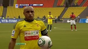 ВАЛЕРИЙ КАРПИН ТЯНЕТ ЗА РУКУ РОБЕРТО КАРЛОСА