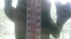 Как показывает С и F уличный термометр