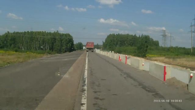 Грузовик снес дорожный знак смотреть онлайн