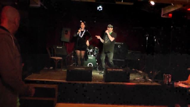 Виктория и Алексей Кудрявые - песни про котов у Шницеля 14/03/23 смотреть онлайн