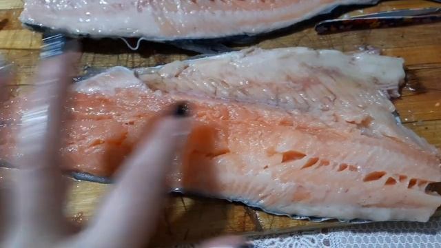 Засолка форели к празднику. Получается вкусная рыбка и намного дешевле чем покупать готовую.
