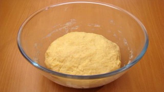 Пирог с луком и сыром