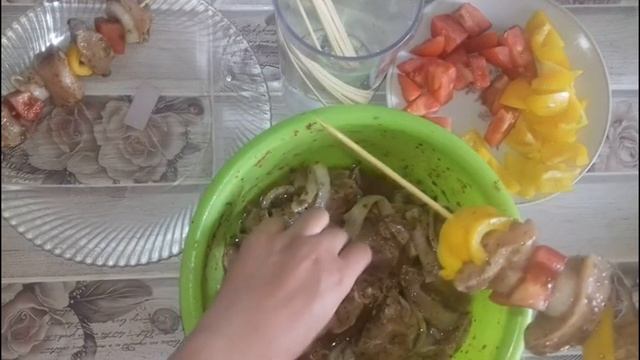 Куриный шашлык в сливовом маринаде в духовке / Chicken kebab in the oven смотреть онлайн