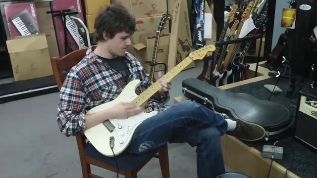 BUGERA V5 & Ben on His USA Fender Stratocaster смотреть онлайн