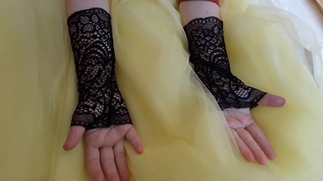 Кружевные перчатки митенки. Черные перчатки