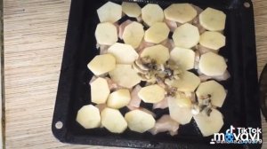 Мясо по французски с мясом курицы, картофелем и грибами?В духовке
