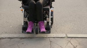 Обзор инвалидной коляски Ortonica Pulse 210 с электроприводом. Как выбрать инвалидную коляску?